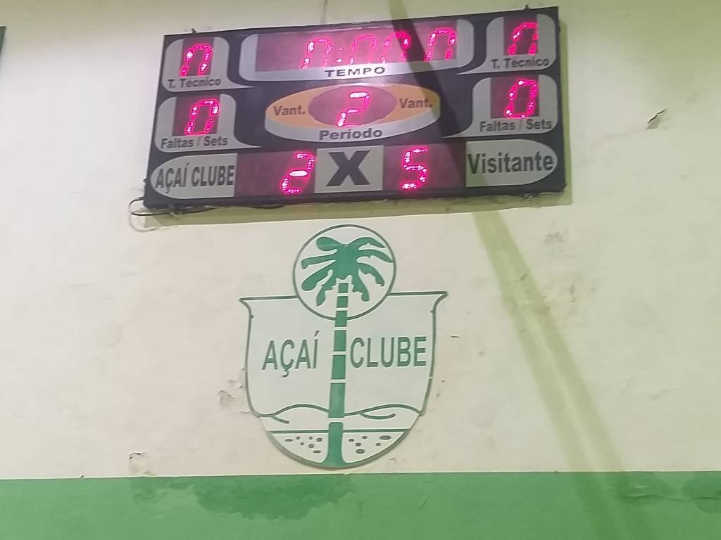 na corda bamba sabe que o sábado é uma ilusão à toa e que eu não sou um rapaz de&nbsp;bem.